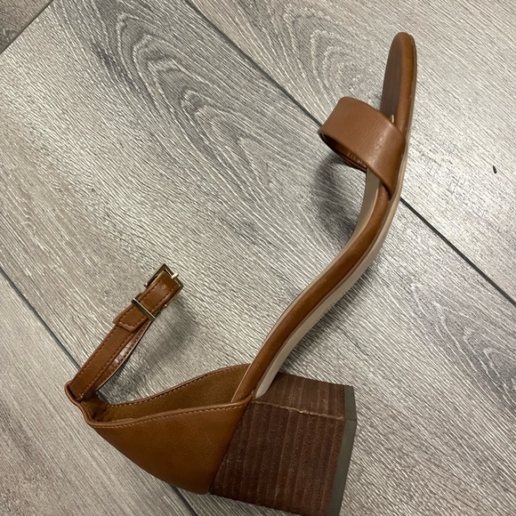 Brown heel sandals size 7.5 - Picture 2 of 5